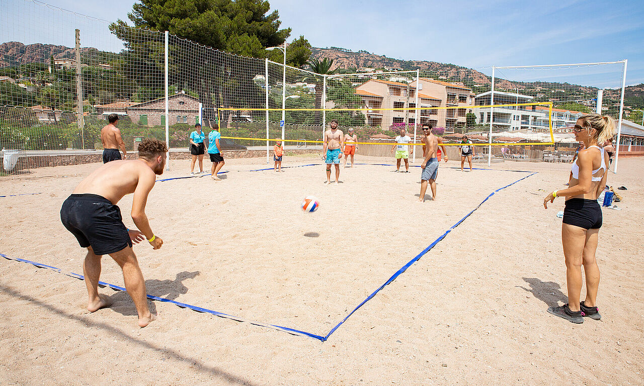 Agay Le Terrain De Beach Volley Reprend Du Service Ville De Saint