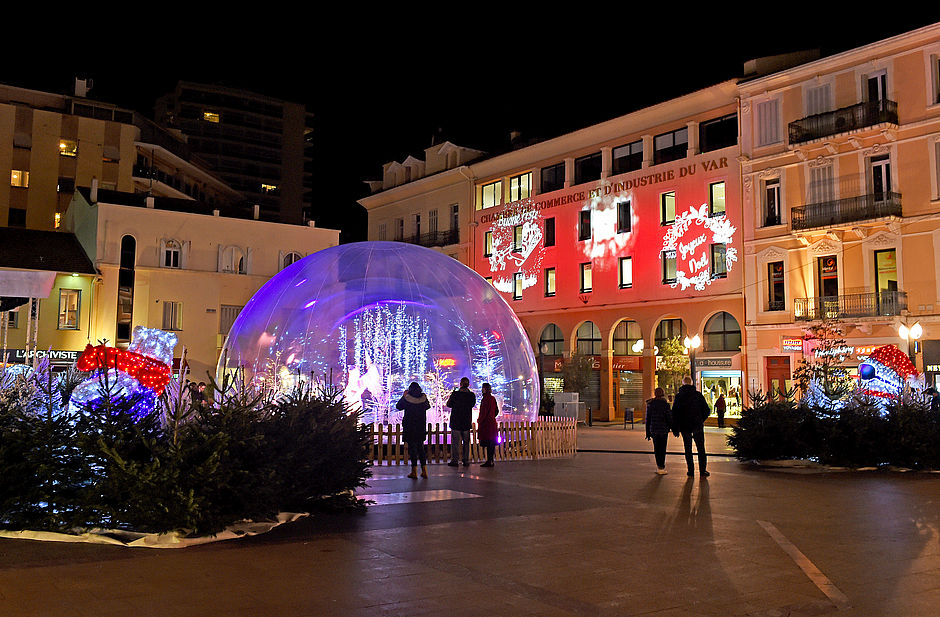 Zoom sur le parcours de Noël la place Coullet Ville de SaintRaphaël